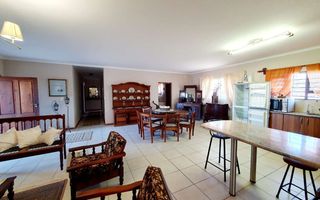 3 Bedroom House For Sale in Henties Bay Central