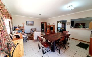 3 Bedroom House For Sale in Henties Bay Central