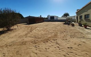 3 Bedroom House For Sale in Henties Bay Central