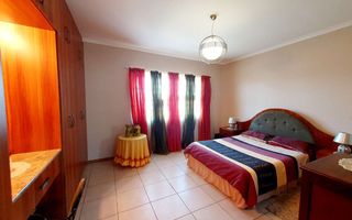 3 Bedroom House For Sale in Henties Bay Central