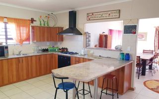 3 Bedroom House For Sale in Henties Bay Central