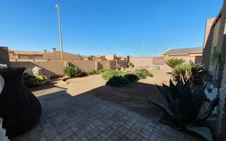 3 Bedroom House For Sale in Henties Bay Central