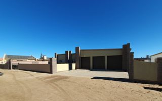 3 Bedroom House For Sale in Henties Bay Central