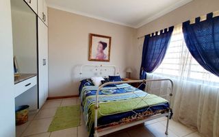 3 Bedroom House For Sale in Henties Bay Central