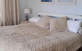 8 Bedroom House For Sale in Vogelstrand