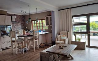 8 Bedroom House For Sale in Vogelstrand