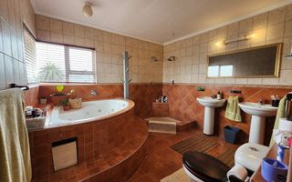 3 Bedroom House For Sale in Henties Bay Central, Henties Bay