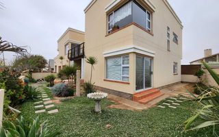 3 Bedroom House For Sale in Henties Bay Central, Henties Bay