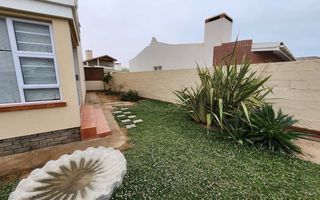 3 Bedroom House For Sale in Henties Bay Central, Henties Bay