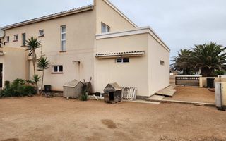 3 Bedroom House For Sale in Henties Bay Central, Henties Bay