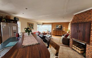 3 Bedroom House For Sale in Henties Bay Central, Henties Bay