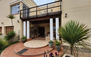 3 Bedroom House For Sale in Henties Bay Central, Henties Bay