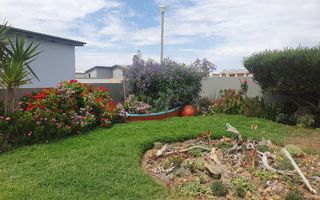 4 Bedroom House For Sale in Henties Bay Central