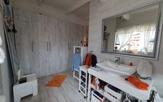 4 Bedroom House For Sale in Henties Bay Central