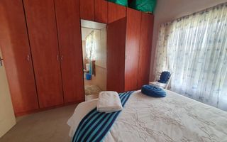 4 Bedroom House For Sale in Henties Bay Central