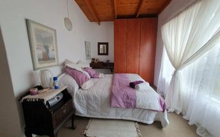 4 Bedroom House For Sale in Henties Bay Central