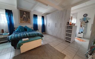 4 Bedroom House For Sale in Henties Bay Central