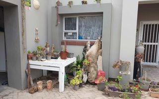 4 Bedroom House For Sale in Henties Bay Central