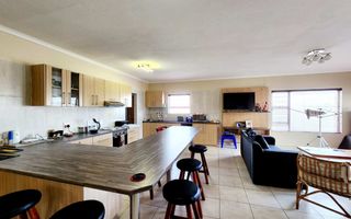 3 Bedroom House For Sale in Sunbay