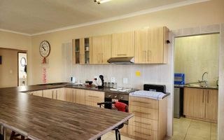 3 Bedroom House For Sale in Sunbay