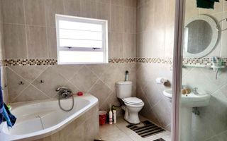 3 Bedroom House For Sale in Sunbay