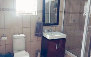 4 Bedroom House For Sale in Henties Bay Central, Henties Bay