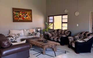 4 Bedroom House For Sale in Henties Bay Central, Henties Bay
