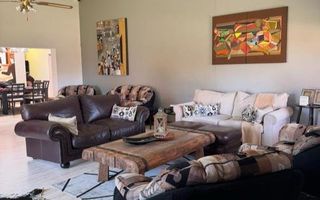4 Bedroom House For Sale in Henties Bay Central, Henties Bay