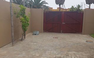 4 Bedroom House For Sale in Henties Bay Central, Henties Bay