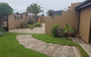 4 Bedroom House For Sale in Henties Bay Central, Henties Bay