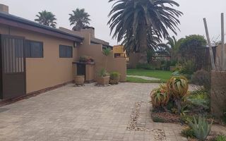 4 Bedroom House For Sale in Henties Bay Central, Henties Bay