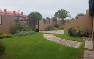 4 Bedroom House For Sale in Henties Bay Central, Henties Bay