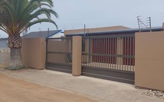 4 Bedroom House For Sale in Henties Bay Central, Henties Bay