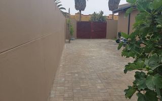4 Bedroom House For Sale in Henties Bay Central, Henties Bay
