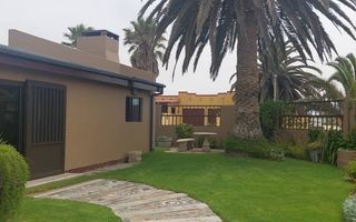 4 Bedroom House For Sale in Henties Bay Central, Henties Bay