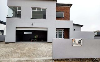 4 Bedroom House For Sale in Sunbay, Henties Bay