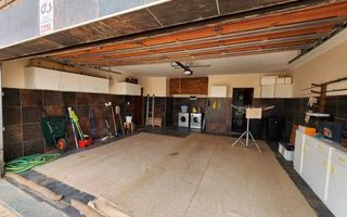 3 Bedroom House For Sale in Henties Bay Central