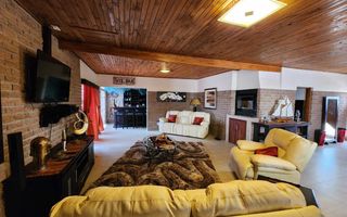 3 Bedroom House For Sale in Henties Bay Central