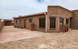 3 Bedroom House For Sale in Henties Bay Central