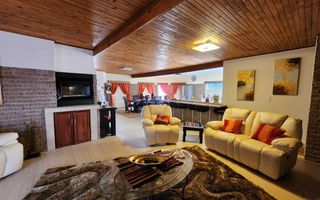 3 Bedroom House For Sale in Henties Bay Central