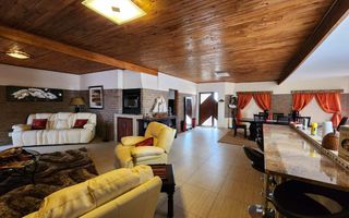 3 Bedroom House For Sale in Henties Bay Central