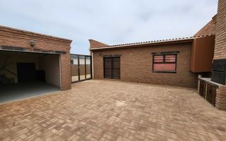 3 Bedroom House For Sale in Henties Bay Central