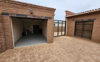 3 Bedroom House For Sale in Henties Bay Central