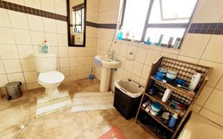 3 Bedroom House For Sale in Henties Bay Central