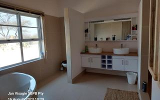 6 Bedroom Small Holding / Plot For Sale in Omaruru