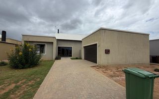 4 Bedroom House For Sale in Omeya Golf Estate