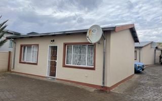 2 Bedroom House For Sale in PIONIERS PARK EXT 1