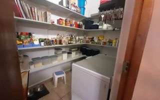 6 Bedroom House For Sale in Henties Bay Central, Henties Bay