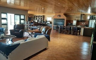 6 Bedroom House For Sale in Henties Bay Central, Henties Bay