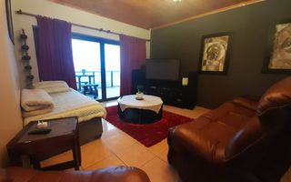 6 Bedroom House For Sale in Henties Bay Central, Henties Bay